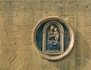 Escudo del gremio de médicos y boticarios de Luca Della Robbia